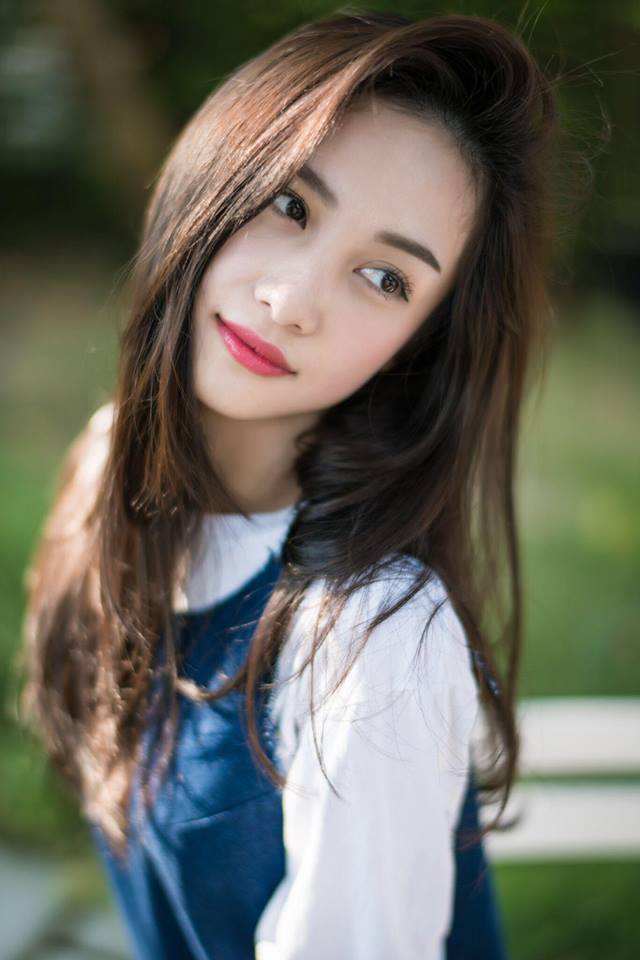一边吃奶一边日